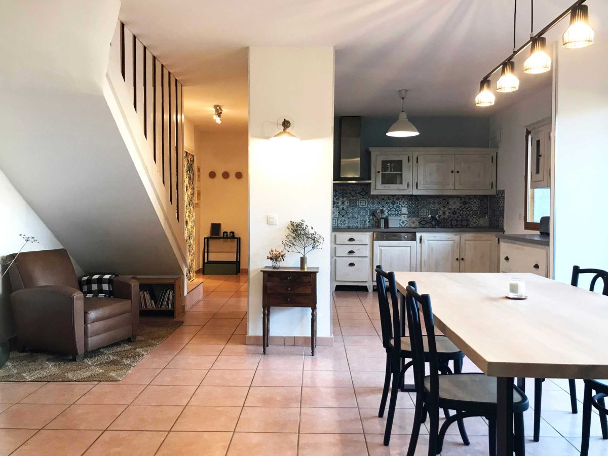 Chez Nelly - séjour cuisine location Sallenôves