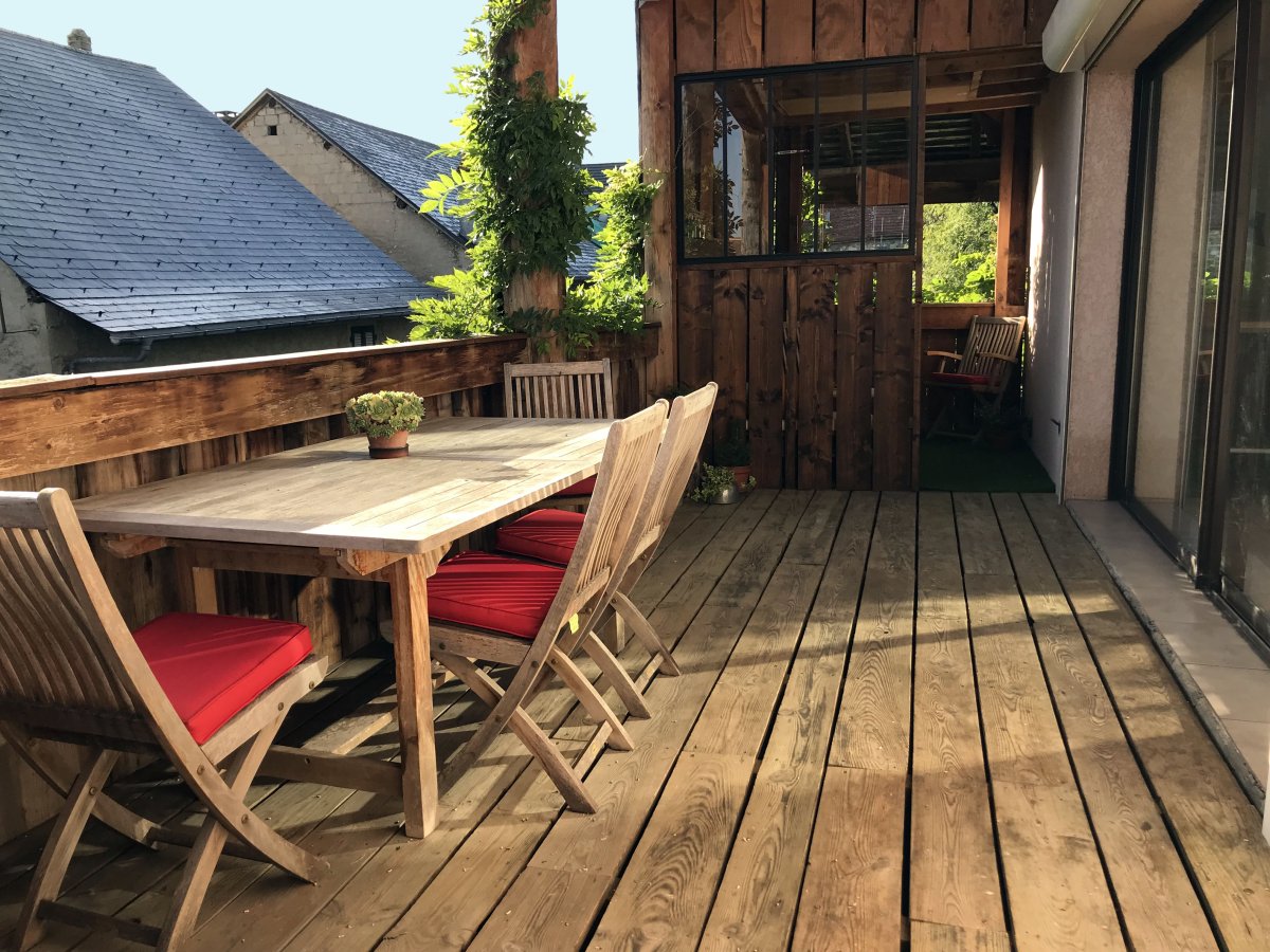 Chez Nelly - grande terrasse location saisonnière